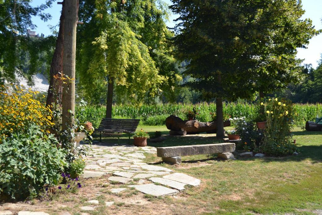 Trattoria Vecchio Mulino Bed and Breakfast Niella Tanaro Exteriör bild