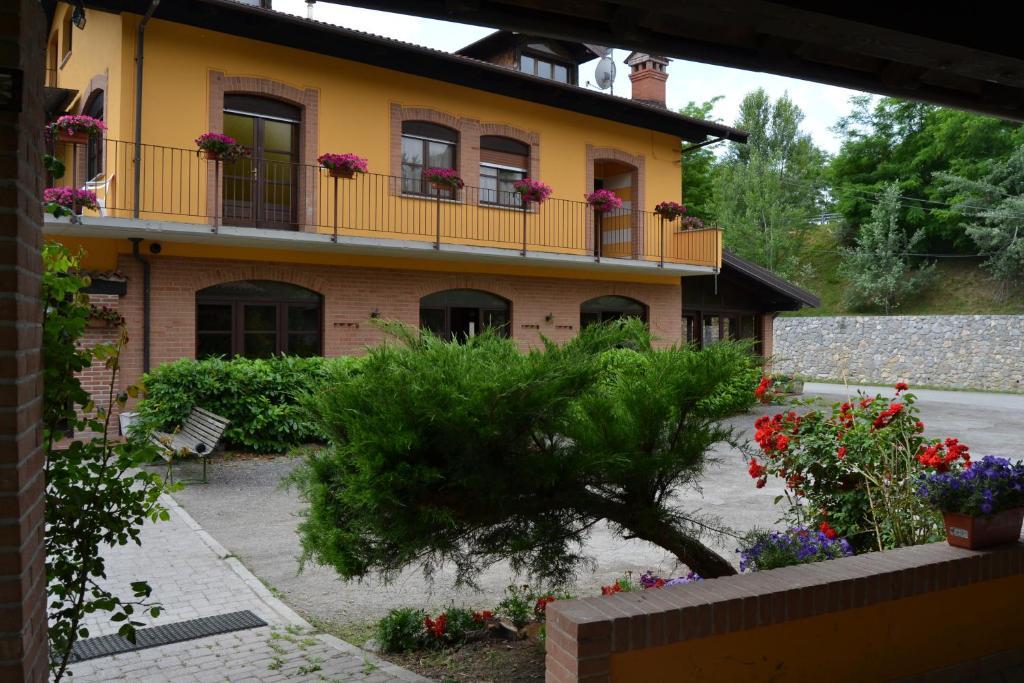Trattoria Vecchio Mulino Bed and Breakfast Niella Tanaro Exteriör bild